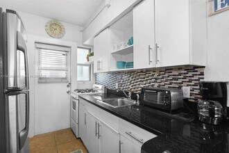 300 74th St in Miami Beach, FL - Building Photo - Building Photo