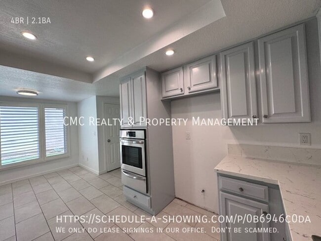 365 Seville Way in Long Beach, CA - Building Photo - Building Photo