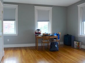 290 Foster St, Unit 5 in Boston, MA - Foto de edificio - Building Photo
