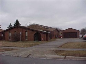 1006 Stoney Springs Rd in Vandalia, OH - Building Photo