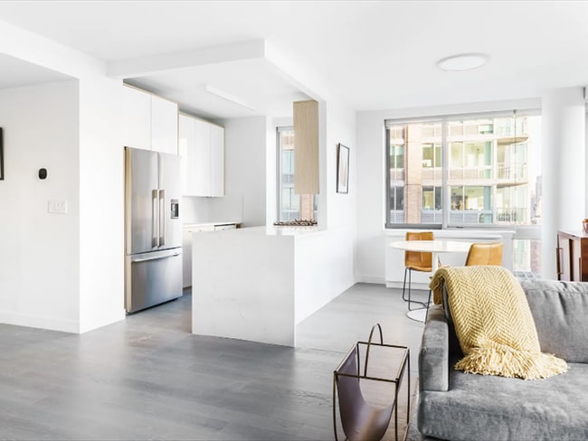 21 West End Ave in New York, NY - Building Photo - Building Photo