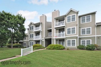 Steeplechase Apartments in Williamsburg, VA - Foto de edificio - Building Photo