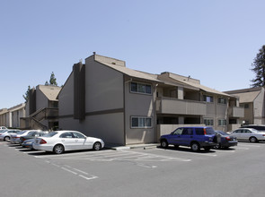 The Drake and Anderson Court in Davis, CA - Building Photo - Building Photo