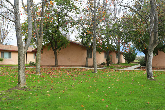 Village Congregational in Arvin, CA - Foto de edificio - Building Photo