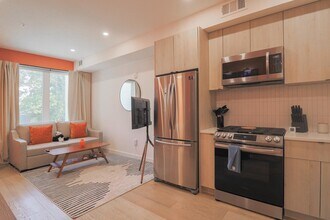 1806 A St NE in Washington, DC - Foto de edificio - Building Photo