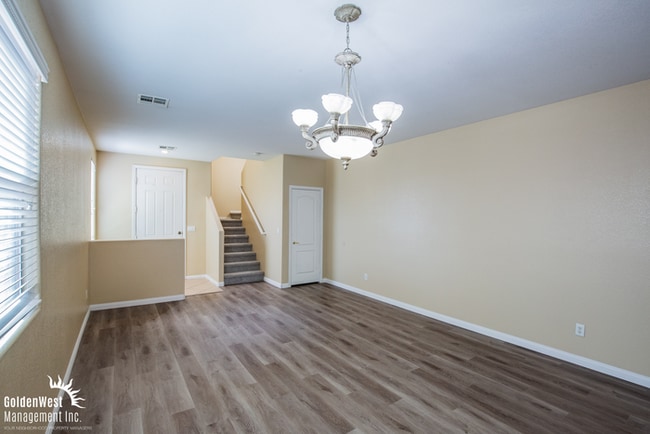 3390 Antique Rose Dr in Las Vegas, NV - Building Photo - Building Photo