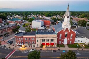 22 S Main St in Rochester, NH - Building Photo