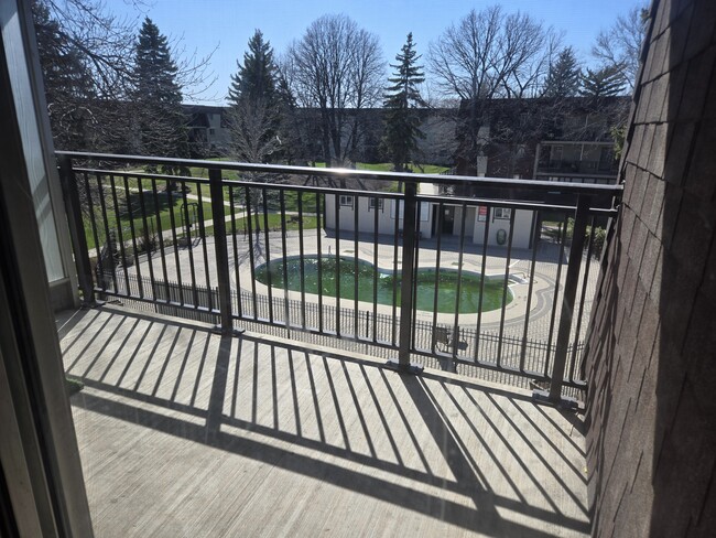 property at 730 Kenaston Blvd
