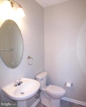 12401 Benjamin Hill Ln in Fairfax, VA - Building Photo - Building Photo