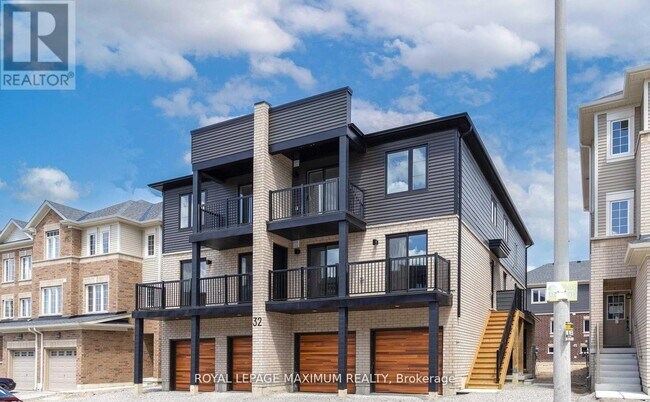 32 Wagon Ln in Barrie, ON - Building Photo - Building Photo