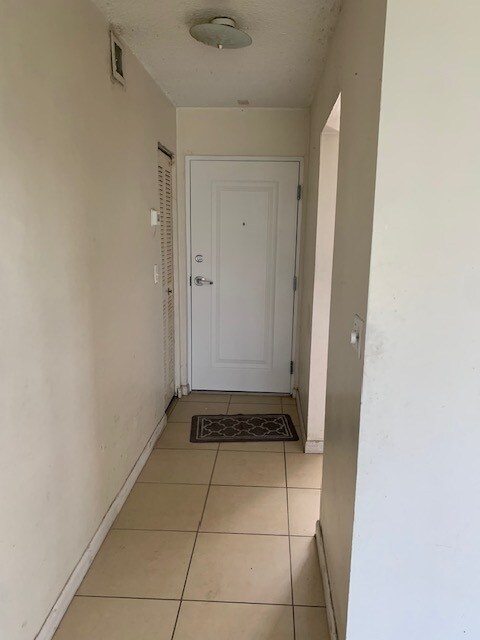 7920 Camino Real in Miami, FL - Building Photo