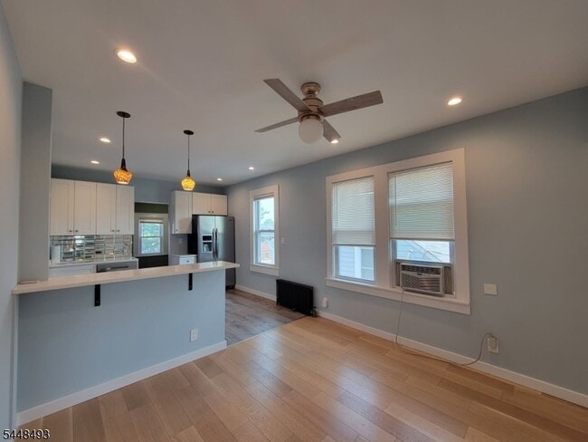 property at 712 W Blancke St