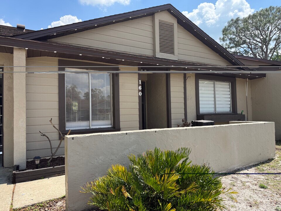 160 Clear Lake Cir in Sanford, FL - Foto de edificio