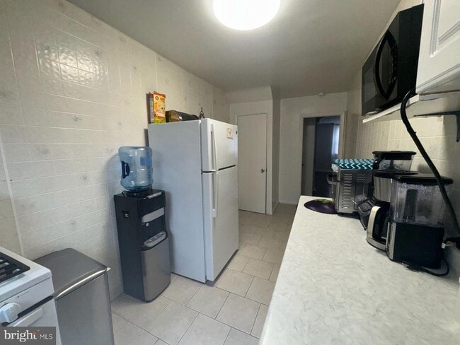 property at 6010 Oakland St