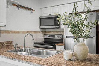 817 Sirocco Dr in Austin, TX - Building Photo - Building Photo