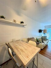 401 Collins Ave in Miami Beach, FL - Building Photo - Building Photo