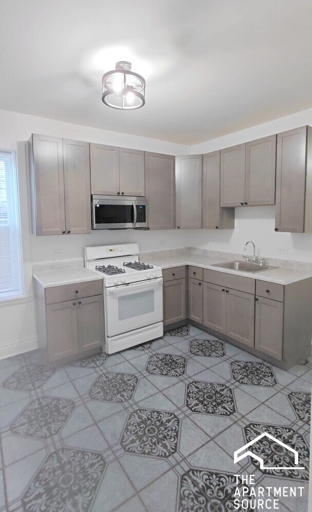 1741 N Central Park Ave in Chicago, IL - Foto de edificio - Building Photo