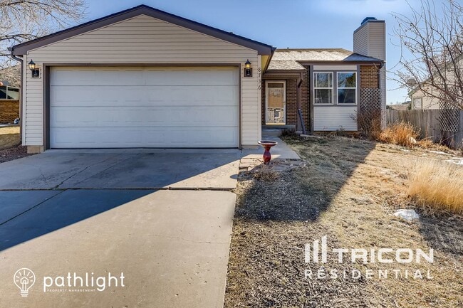 8736 W Ottawa Ave in Littleton, CO - Building Photo - Building Photo