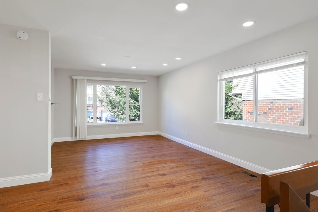 9331 Neil Rd in Philadelphia, PA - Building Photo