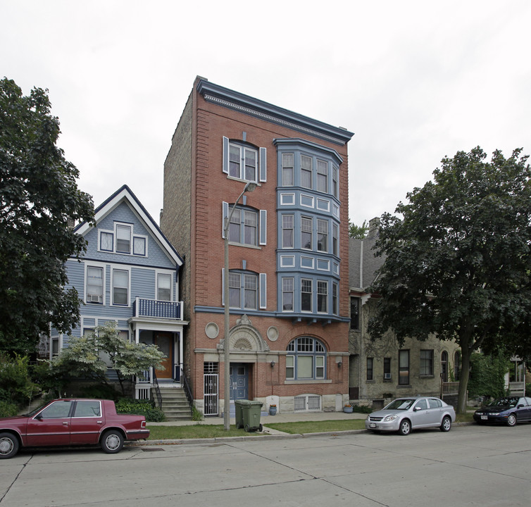 815 E Knapp St in Milwaukee, WI - Building Photo