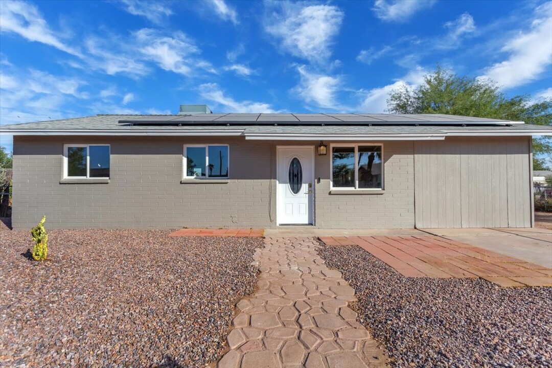 13865 W Noble Cir in Casa Grande, AZ - Building Photo