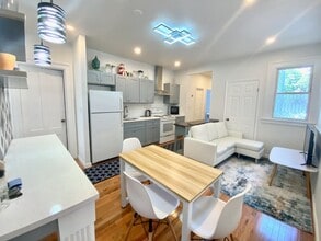 24 Clark St, Unit Garden Level in New Haven, CT - Building Photo - Building Photo