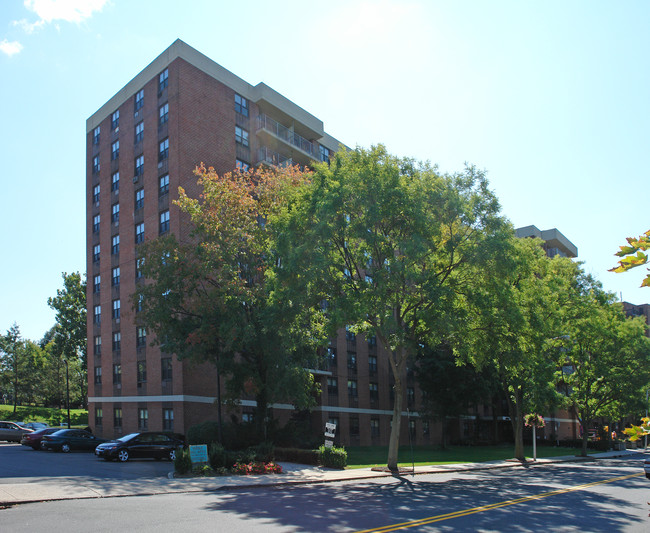 Marble Hall Apartments in Tuckahoe, NY - Foto de edificio - Building Photo