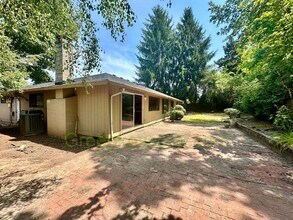 12150 SW Keas Ct in Beaverton, OR - Building Photo - Building Photo