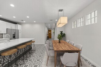 350 E Olmos Dr in Olmos Park, TX - Building Photo - Building Photo