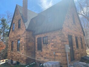 17 Pratt St in Chester, CT - Building Photo - Building Photo