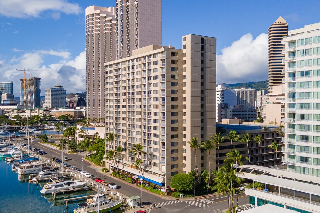 Ilikai Marina in Honolulu, HI - Building Photo