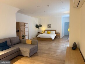 114 S 58th St in Philadelphia, PA - Foto de edificio - Building Photo