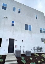 215 Sash in Irvine, CA - Building Photo
