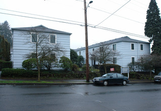 Macleay Gardens in Portland, OR - Building Photo - Building Photo