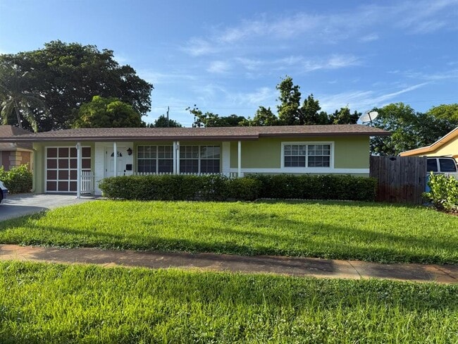 5839 NW 16th St in Sunrise, FL - Building Photo - Building Photo