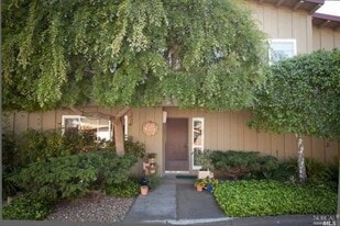 39 Porto Bello Dr in San Rafael, CA - Building Photo