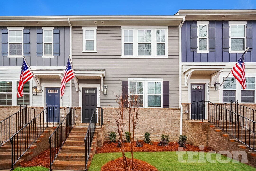 13865 Hill St in Huntersville, NC - Building Photo