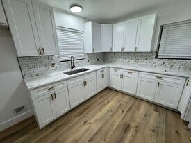 2705 Tanglewood Ave in West Orange, TX - Building Photo