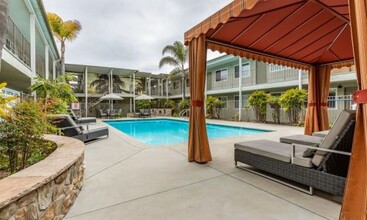 Tahitian Apartments in Goleta, CA - Foto de edificio - Building Photo