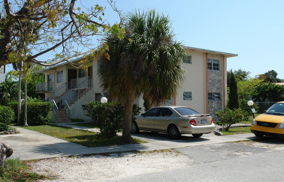 441 NE 37th St in Miami, FL - Foto de edificio