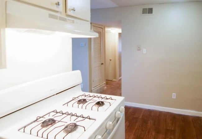Barron Court in Memphis, TN - Building Photo - Building Photo