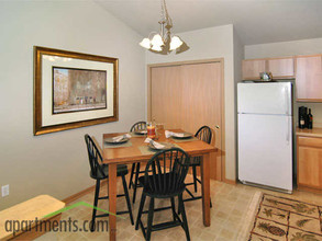 Hawks Ridge Apartments in Beloit, WI - Building Photo - Interior Photo