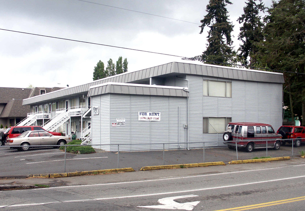 Renee Apartments in Shoreline, WA - Building Photo