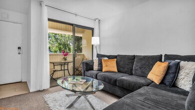 2812 N Auburn Ct in Palm Springs, CA - Foto de edificio - Building Photo