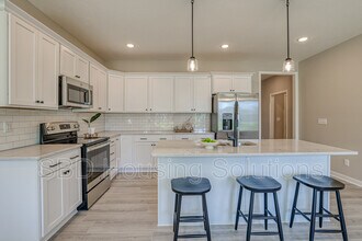 27417 E Oak View Dr in Lee's Summit, MO - Building Photo - Building Photo