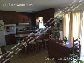 121 Brentwood Dr in Hendersonville, NC - Building Photo - Building Photo