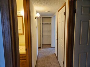 208 Huckleberry Heights Dr, Unit 208 in Hannibal, MO - Building Photo - Building Photo