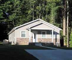 3204 Tamarack Dr, Unit 3204 in Erie, PA - Building Photo