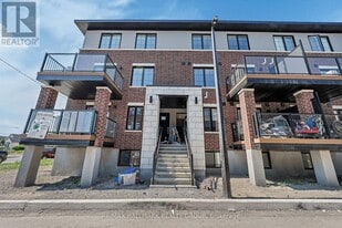 102 Casita Private in Ottawa, ON - Building Photo