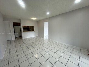 9808 Hammocks Blvd in Miami, FL - Building Photo - Building Photo